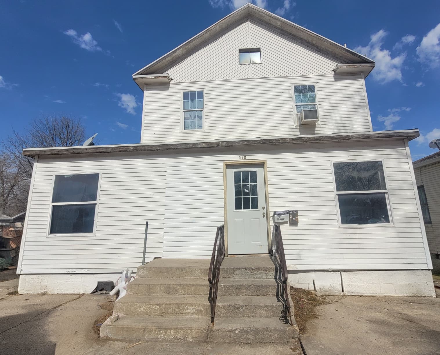 310 W 7th St #2